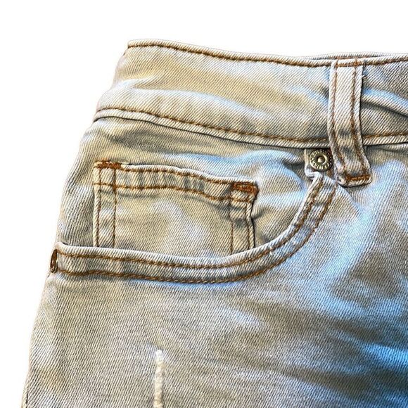 Parisian light wash stretch distressed jean shorts size 8 - Picture 2 of 10